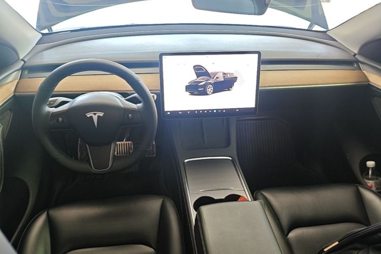 Used Tesla Model Y 2022 Long-Range All-Wheel-Drive Version Center Console