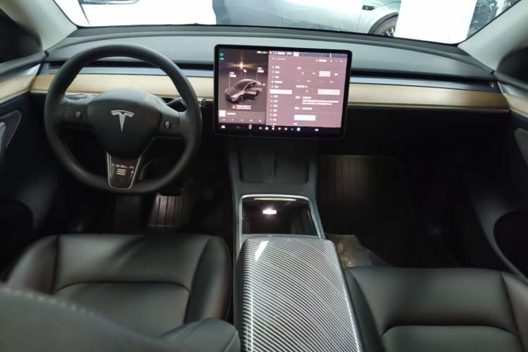 Used Tesla Model Y 2022 Long-Range All-Wheel-Drive Version Center Console