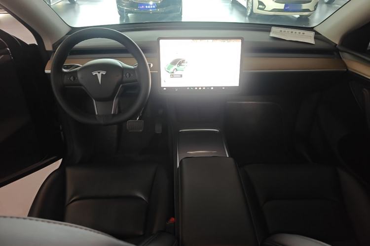 Used Tesla Model Y 2022 Long-Range All-Wheel-Drive Version Center Console