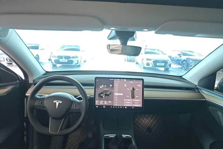 Used Tesla Model Y 2022 Rear-Wheel-Drive Version Center Console