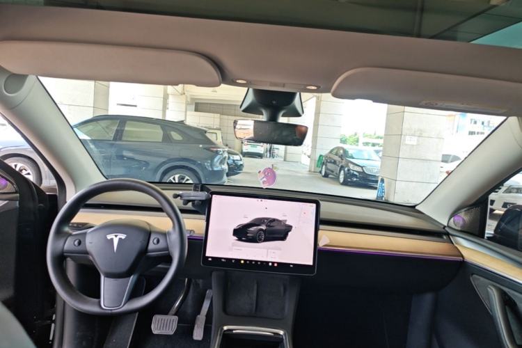 Used Tesla Model Y 2022 Rear-Wheel-Drive Version Center Console