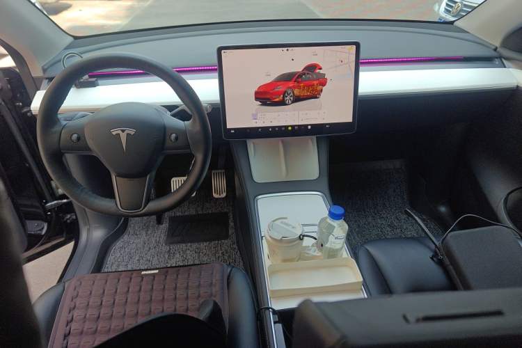 Used Tesla Model Y 2022 Long-Range All-Wheel-Drive Version Center Console