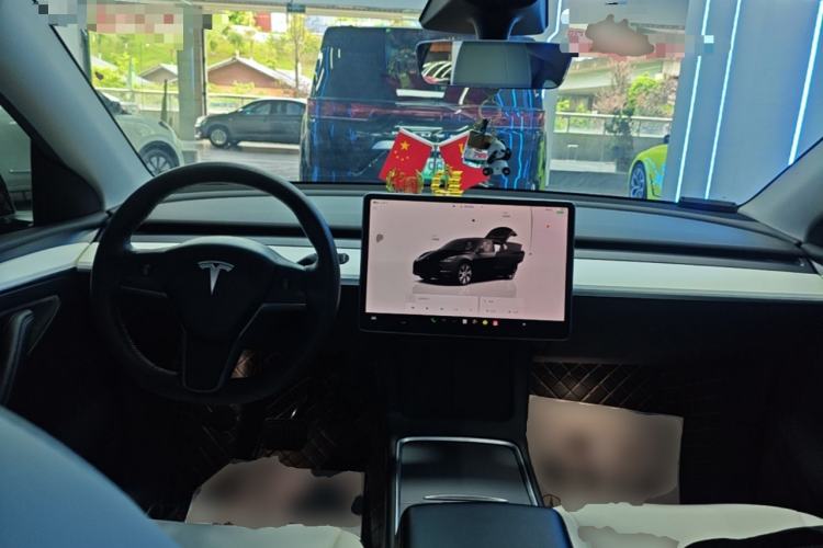 Used Tesla Model Y 2022 Long-Range All-Wheel-Drive Version Center Console