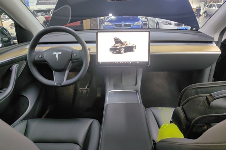Used Tesla Model Y 2022 Rear-Wheel-Drive Version Center Console
