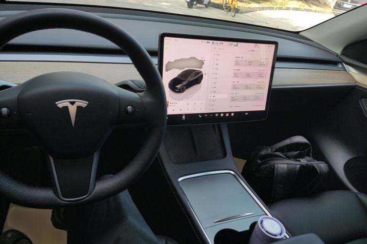 Used Tesla Model Y 2022 Rear-Wheel-Drive Version Center Console