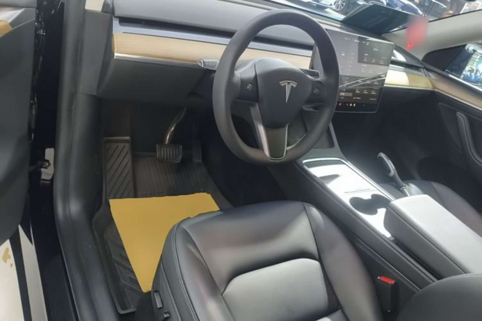 Used Tesla Model Y 2022 Revised Version Long-Range All-Wheel Drive Center Console