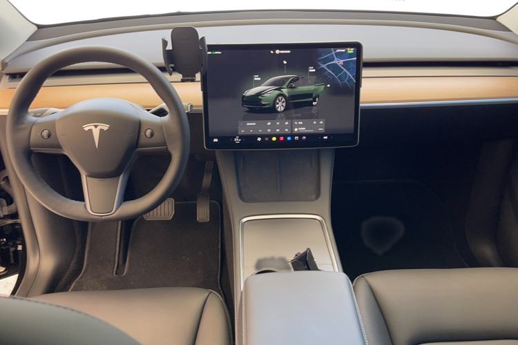 Used Tesla Model Y 2022 Rear-Wheel-Drive Version Center Console