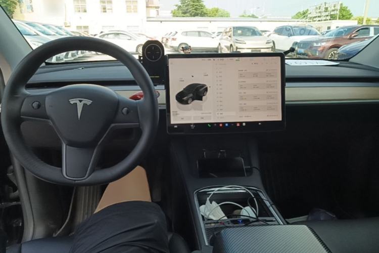 Used Tesla Model Y 2022 Rear-Wheel-Drive Version Center Console