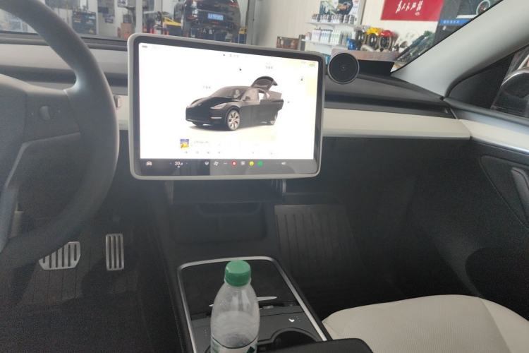Used Tesla Model Y 2022 Performance High-Performance All-Wheel-Drive Version Center Console