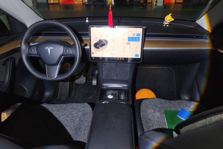 Used Tesla Model Y 2022 Rear-Wheel-Drive Version Center Console