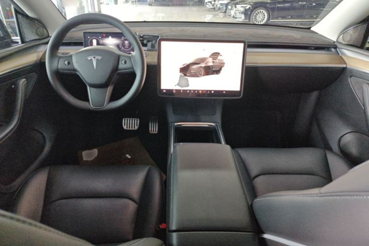 Used Tesla Model Y 2022 Long-Range All-Wheel-Drive Version Center Console