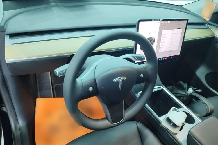 Used Tesla Model Y 2022 Revised Version Long-Range All-Wheel Drive Center Console