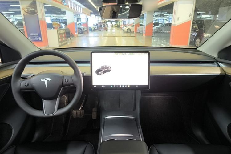 Used Tesla Model Y 2022 Long-Range All-Wheel-Drive Version Center Console