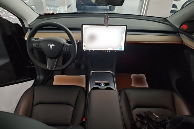 Used Tesla Model Y 2022 Long-Range All-Wheel-Drive Version Center Console