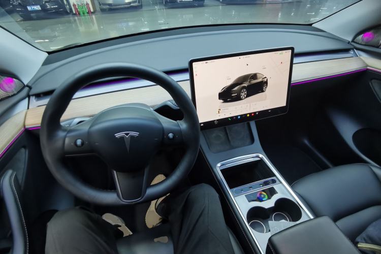 Used Tesla Model Y 2022 Rear-Wheel-Drive Version Center Console