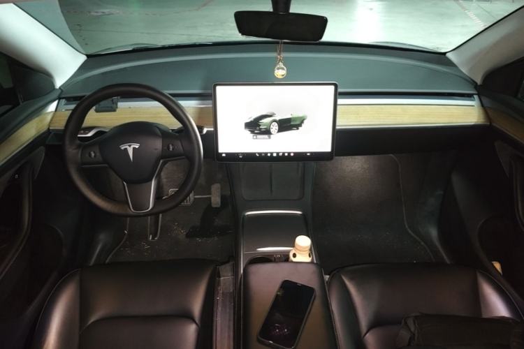 Used Tesla Model Y 2022 Long-Range All-Wheel-Drive Version Center Console