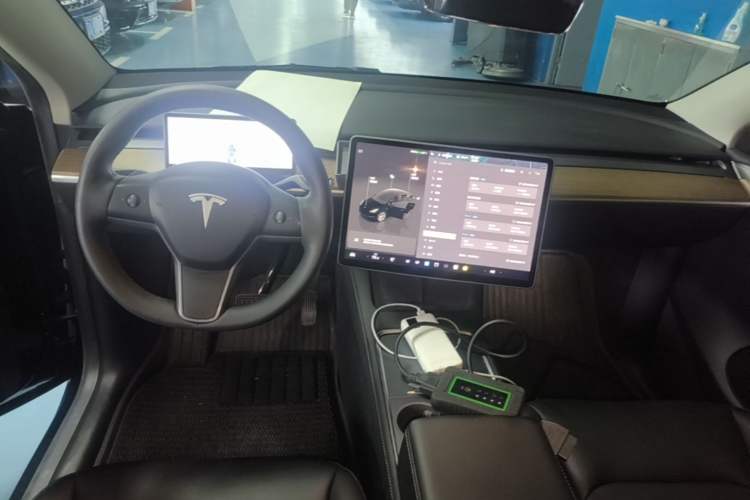 Used Tesla Model Y 2022 Rear-Wheel-Drive Version Center Console