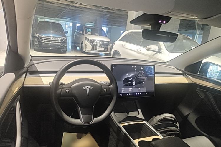 Used Tesla Model Y 2022 Rear-Wheel-Drive Version Center Console