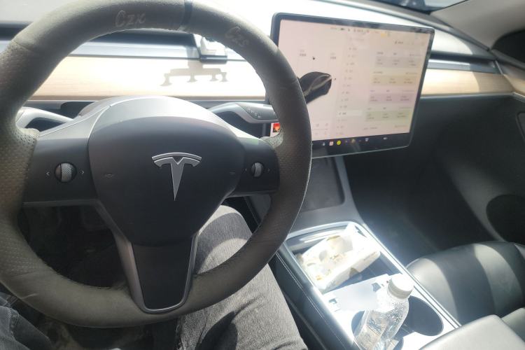 Used Tesla Model Y 2022 Rear-Wheel-Drive Version Center Console