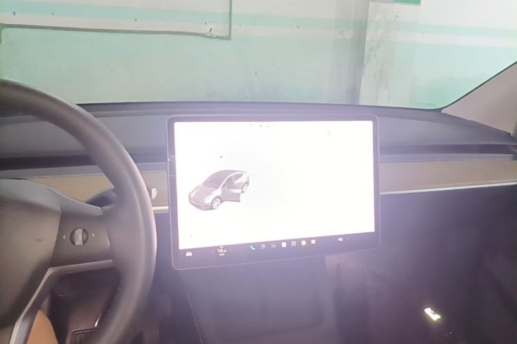 Used Tesla Model Y 2022 Long-Range All-Wheel-Drive Version Center Console