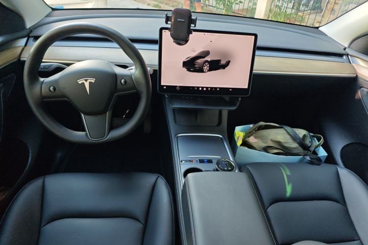 Used Tesla Model Y 2022 Revised Version Rear-Wheel Drive Center Console