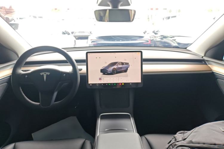 Used Tesla Model Y 2022 Long-Range All-Wheel-Drive Version Center Console