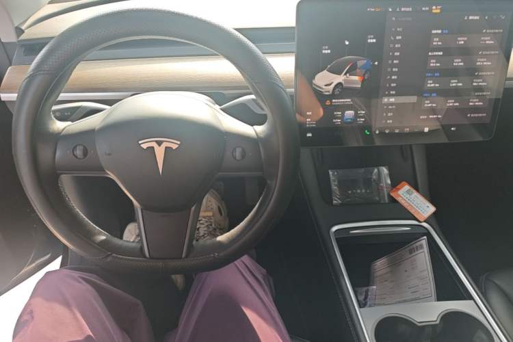 Used Tesla Model Y 2022 Rear-Wheel-Drive Version Center Console