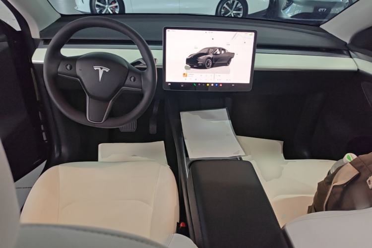 Used Tesla Model Y 2022 Rear-Wheel-Drive Version Center Console
