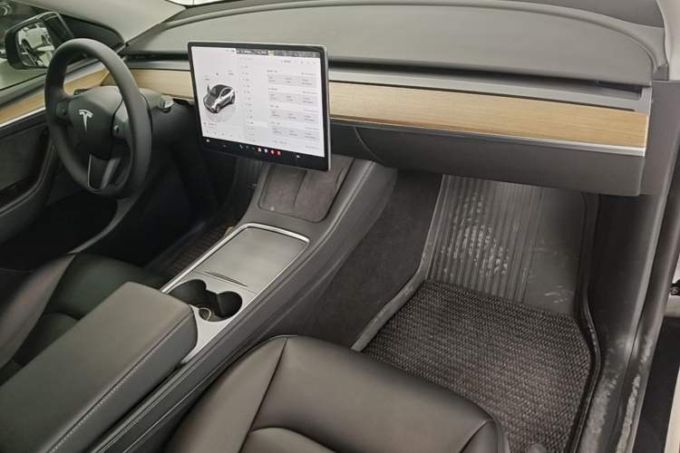 Used Tesla Model Y 2022 Rear-Wheel-Drive Version Center Console