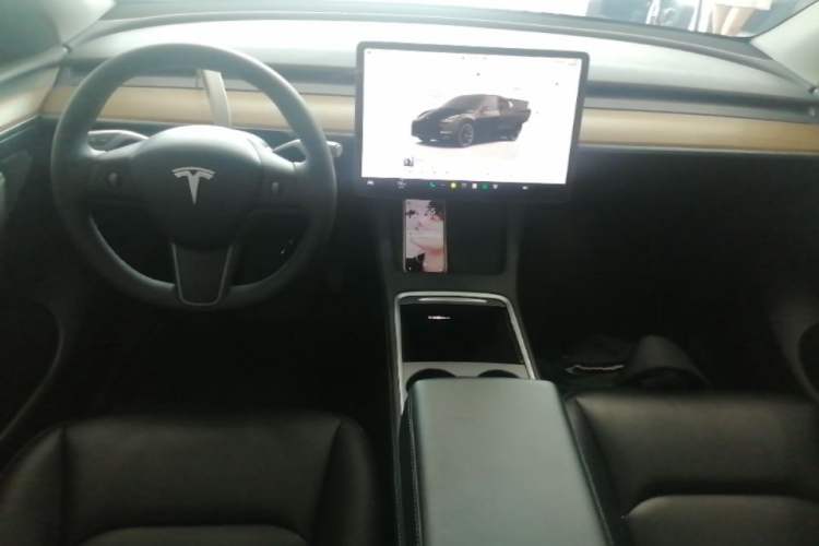Used Tesla Model Y 2022 Rear-Wheel-Drive Version Center Console