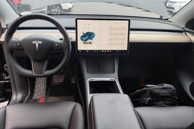 Used Tesla Model Y 2022 Long-Range All-Wheel-Drive Version Center Console