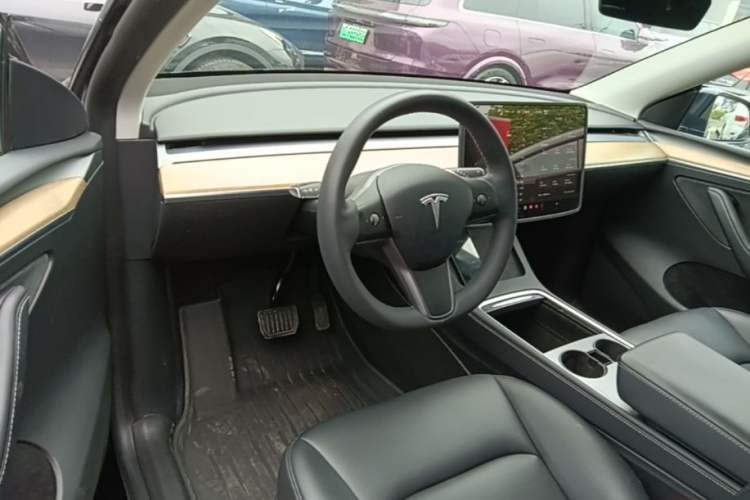 Used Tesla Model Y 2022 Revised Version Rear-Wheel Drive Center Console