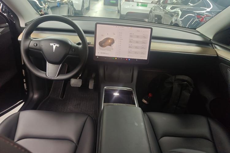Used Tesla Model Y 2022 Revised Version Long-Range All-Wheel Drive Center Console