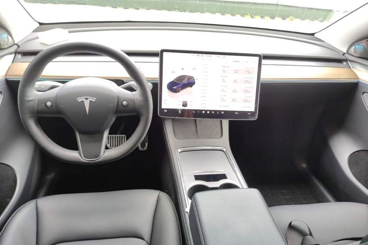 Used Tesla Model Y 2022 Long-Range All-Wheel-Drive Version Center Console