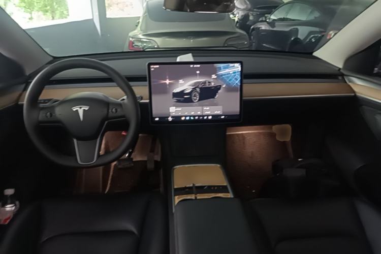 Used Tesla Model Y 2022 Long-Range All-Wheel-Drive Version Center Console