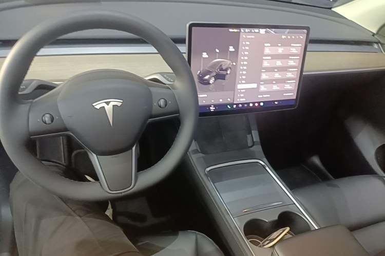 Used Tesla Model Y 2022 Revised Version Rear-Wheel Drive Center Console