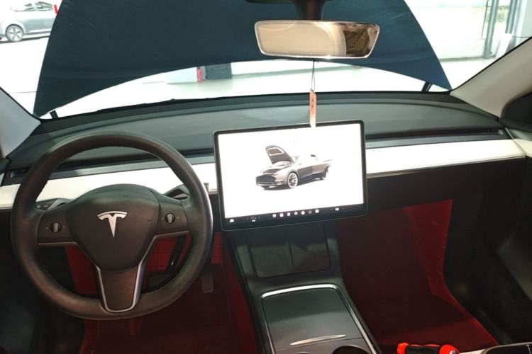 Used Tesla Model Y 2022 Long-Range All-Wheel-Drive Version Center Console