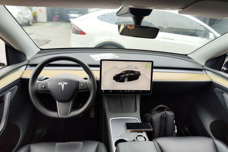 Used Tesla Model Y 2022 Rear-Wheel-Drive Version Center Console