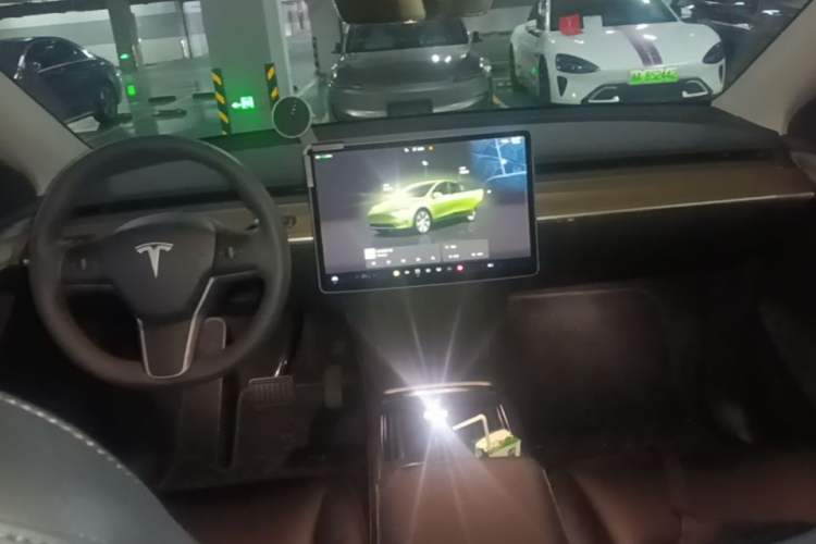 Used Tesla Model Y 2022 Revised Version Rear-Wheel Drive Center Console