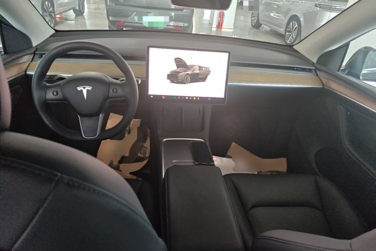 Used Tesla Model Y 2022 Long-Range All-Wheel-Drive Version Center Console