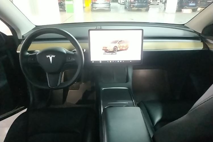 Used Tesla Model Y 2022 Rear-Wheel-Drive Version Center Console