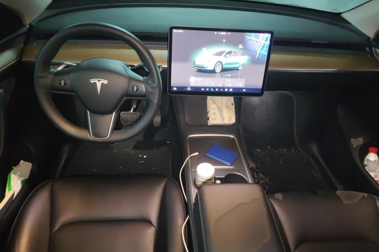 Used Tesla Model Y 2022 Long-Range All-Wheel-Drive Version Center Console