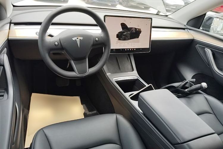 Used Tesla Model Y 2022 Rear-Wheel-Drive Version Center Console