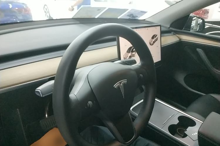 Used Tesla Model Y 2022 Rear-Wheel-Drive Version Center Console