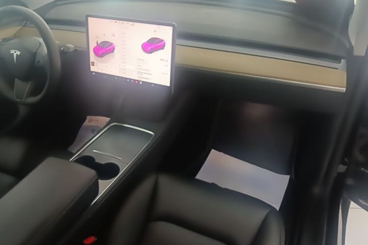 Used Tesla Model Y 2022 Revised Version Long-Range All-Wheel Drive Center Console