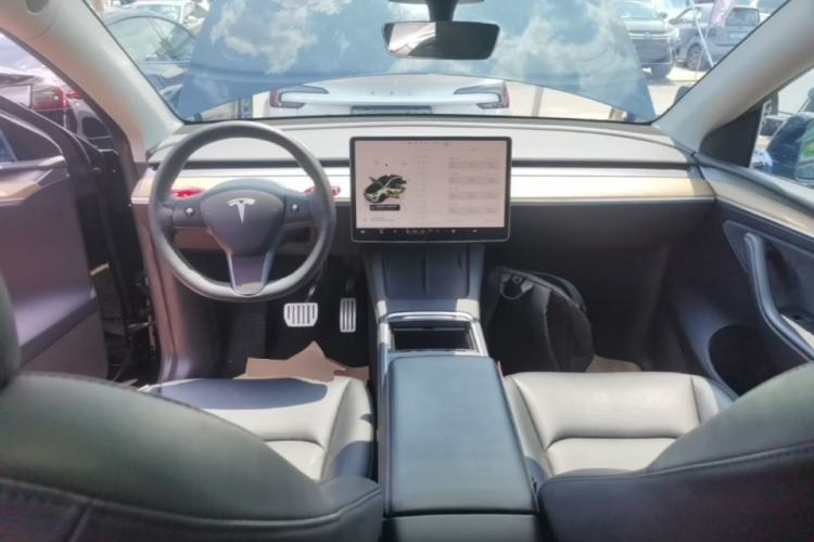 Used Tesla Model Y 2022 Performance High-Performance All-Wheel-Drive Version Center Console