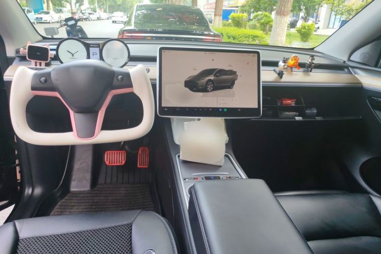Used Tesla Model Y 2022 Long-Range All-Wheel-Drive Version Center Console