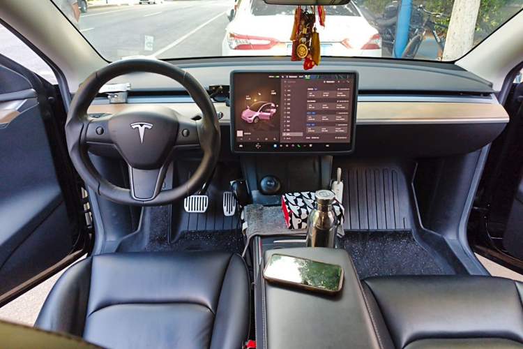 Used Tesla Model Y 2022 Rear-Wheel-Drive Version Center Console