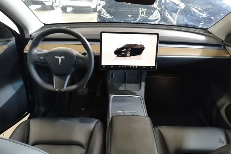 Used Tesla Model Y 2022 Long-Range All-Wheel-Drive Version Center Console