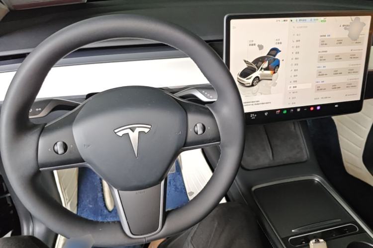 Used Tesla Model Y 2022 Long-Range All-Wheel-Drive Version Center Console